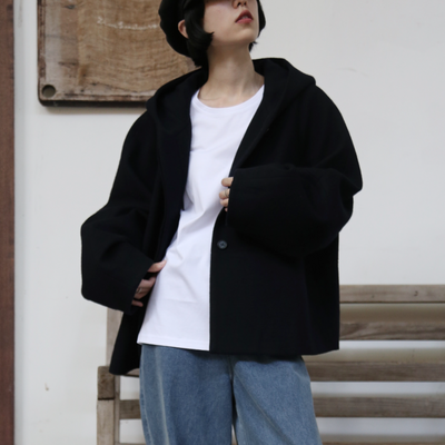 冬のファッションの頼もしい一枚に フード付きハーフコート　ショートコート　251011