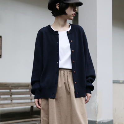 ふんわりと温もり溢れるシェットランドウールの定番カーディガン ウールカーディガン　251104