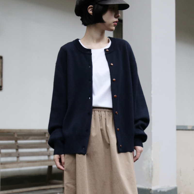 ふんわりと温もり溢れるシェットランドウールの定番カーディガン ウールカーディガン　251104