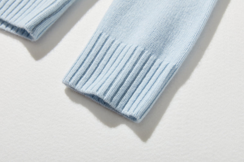 『シンプルだけど、一枚で様になる』カシミヤ100％　タートルネックセーター　厚手　241016