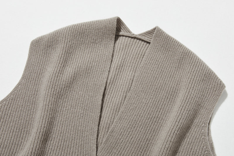 家でも外でもあったかお洒落を楽しむ、ニットベスト　100％　251103-1