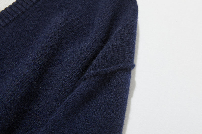 ほっこり温もり。シェットランドウールのオーバーサイズセーター　Vネックセーター 　251105