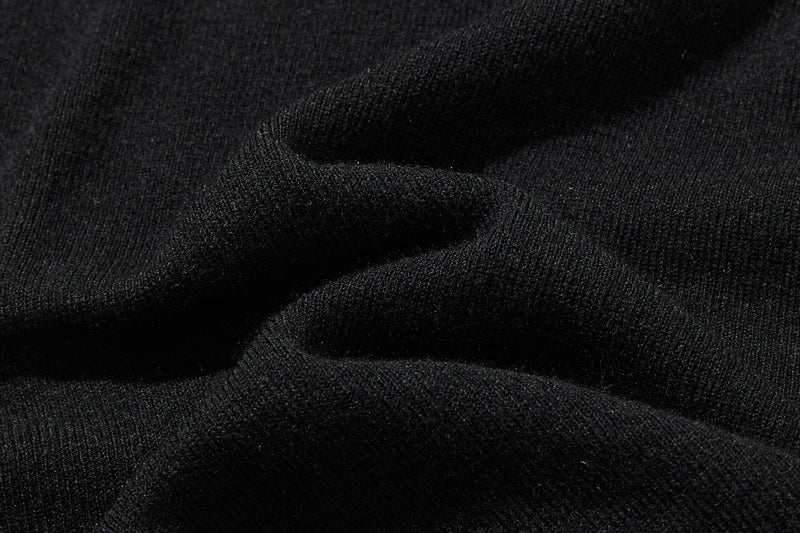 すっきり女性らしいシルエット。肌に寄り添う、軽くて暖かなハイゲージニット 251102