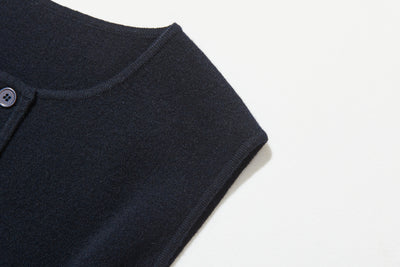 快適さとスタイルを両立　上質なウール100%のニットベスト　ウール100％　　251101