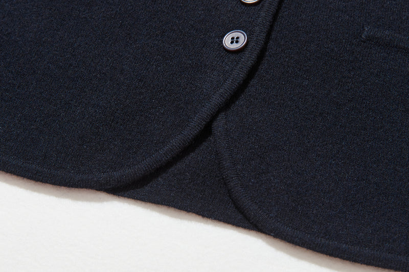 快適さとスタイルを両立　上質なウール100%のニットベスト　ウール100％　　251101