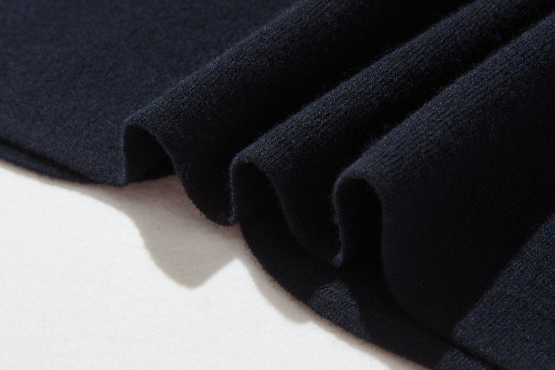 快適さとスタイルを両立　上質なウール100%のニットベスト　ウール100％　　251101