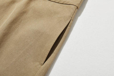 合わせるトップスで印象変化も楽しめるトレンドのサロペット　250214