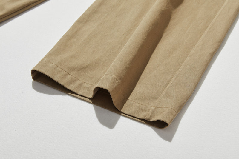 合わせるトップスで印象変化も楽しめるトレンドのサロペット　250214