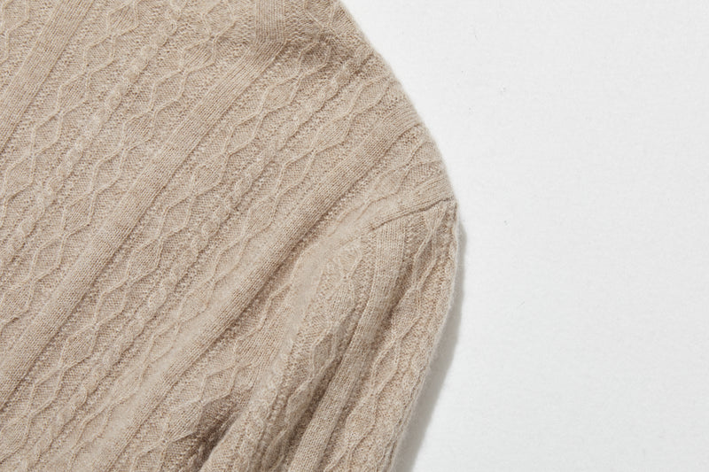 冬の定番に、立体アラン模様の美しい一品　カシミヤとウールのハイネックニット　セーター　251122