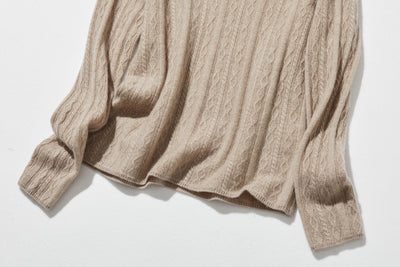 冬の定番に、立体アラン模様の美しい一品　カシミヤとウールのハイネックニット　セーター　251122