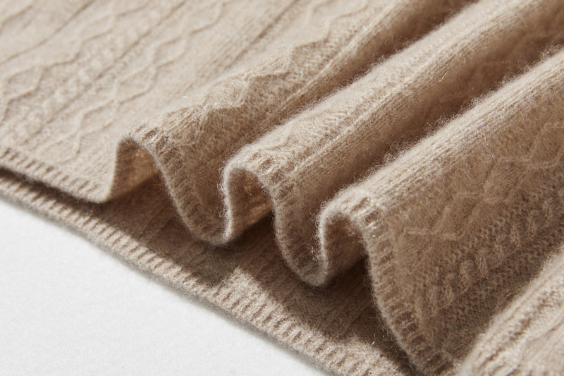 冬の定番に、立体アラン模様の美しい一品　カシミヤとウールのハイネックニット　セーター　251122