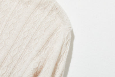 冬の定番に、立体アラン模様の美しい一品　カシミヤとウールのハイネックニット　セーター　251122