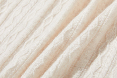 冬の定番に、立体アラン模様の美しい一品　カシミヤとウールのハイネックニット　セーター　251122