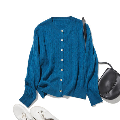 時代を超えて愛されるケーブル編みカーディガン　ウール100％カーディガン ウールニット　251121