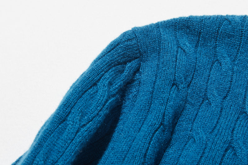 時代を超えて愛されるケーブル編みカーディガン　ウール100％カーディガン ウールニット　251121