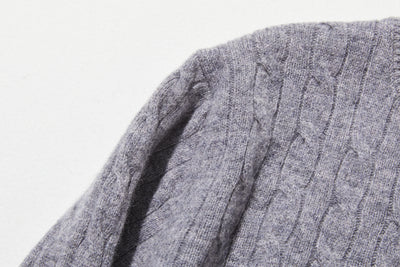 時代を超えて愛されるケーブル編みカーディガン　ウール100％カーディガン ウールニット　251121