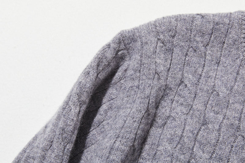 時代を超えて愛されるケーブル編みカーディガン　ウール100％カーディガン ウールニット　251121