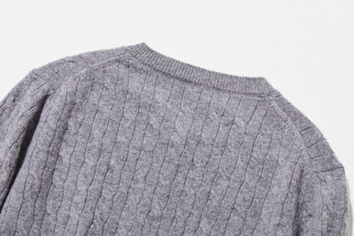 時代を超えて愛されるケーブル編みカーディガン　ウール100％カーディガン ウールニット　251121