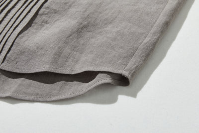 上品な佇まいと、心地よい着心地を兼ね備えた一枚　ピンタックシャツ　リネンシャツブラウス　251007