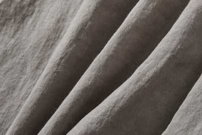 上品な佇まいと、心地よい着心地を兼ね備えた一枚　ピンタックシャツ　リネンシャツブラウス　251007