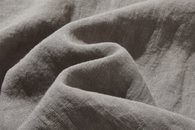 上品な佇まいと、心地よい着心地を兼ね備えた一枚　ピンタックシャツ　リネンシャツブラウス　251007