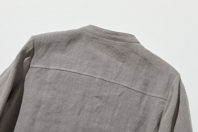 上品な佇まいと、心地よい着心地を兼ね備えた一枚　ピンタックシャツ　リネンシャツブラウス　251007