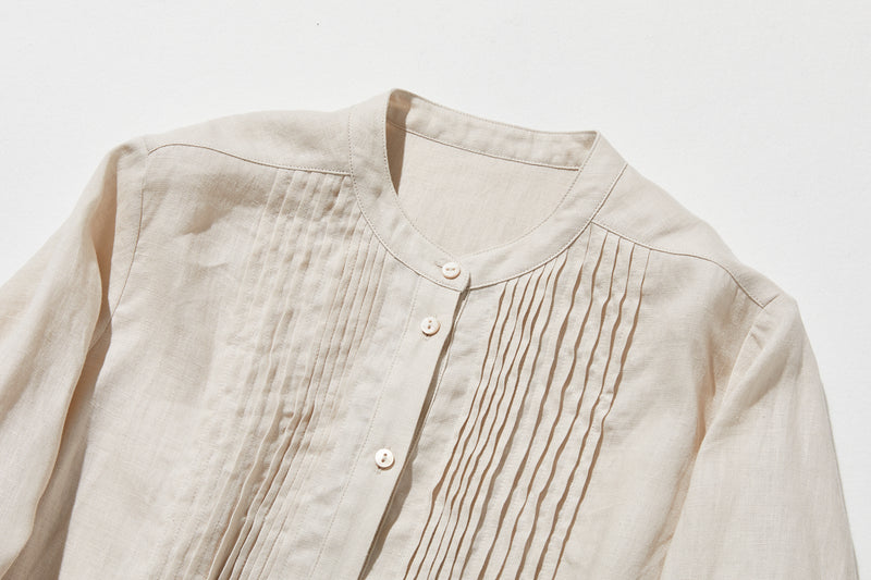 上品な佇まいと、心地よい着心地を兼ね備えた一枚　ピンタックシャツ　リネンシャツブラウス　251007