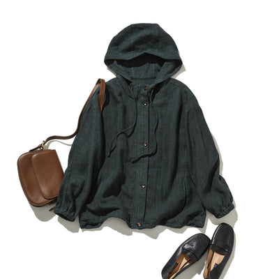 A versatile piece that can be worn for years to come. 100% linen hooded jacket. Fall/winter outerwear. Product code: 250902