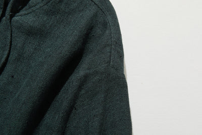 A versatile piece that can be worn for years to come. 100% linen hooded jacket. Fall/winter outerwear. Product code: 250902