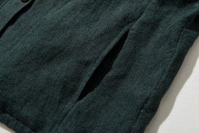 A versatile piece that can be worn for years to come. 100% linen hooded jacket. Fall/winter outerwear. Product code: 250902