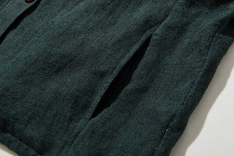 A versatile piece that can be worn for years to come. 100% linen hooded jacket. Fall/winter outerwear. Product code: 250902