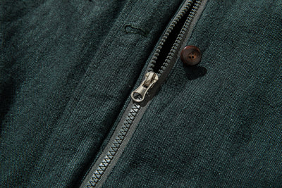 A versatile piece that can be worn for years to come. 100% linen hooded jacket. Fall/winter outerwear. Product code: 250902