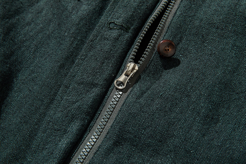 A versatile piece that can be worn for years to come. 100% linen hooded jacket. Fall/winter outerwear. Product code: 250902