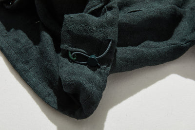 A versatile piece that can be worn for years to come. 100% linen hooded jacket. Fall/winter outerwear. Product code: 250902