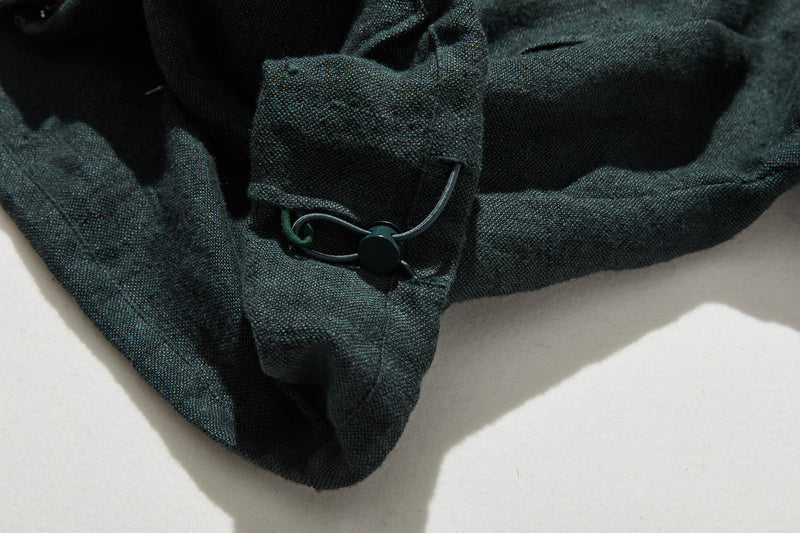 A versatile piece that can be worn for years to come. 100% linen hooded jacket. Fall/winter outerwear. Product code: 250902