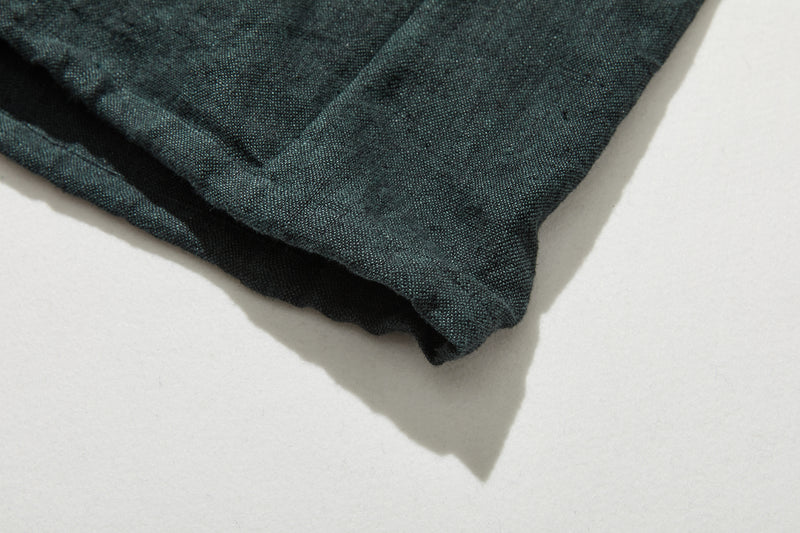 A versatile piece that can be worn for years to come. 100% linen hooded jacket. Fall/winter outerwear. Product code: 250902