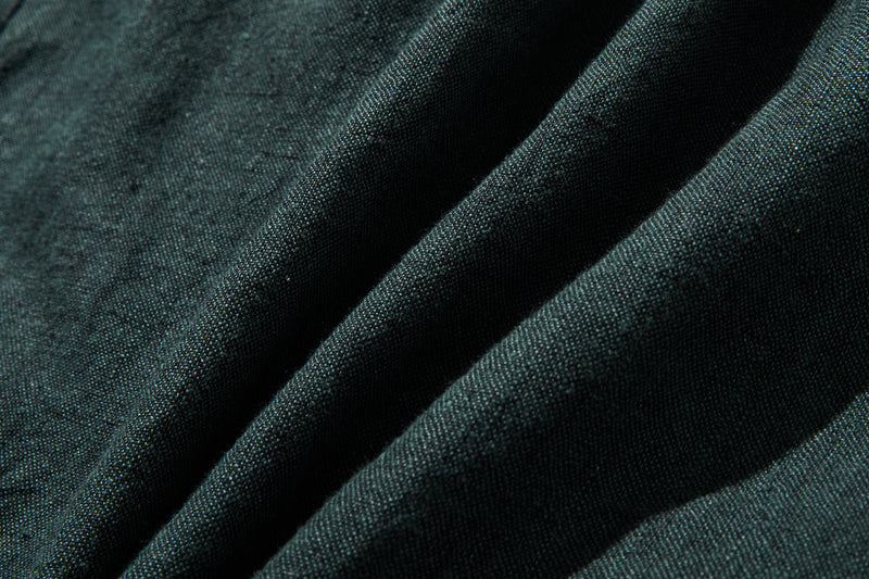 A versatile piece that can be worn for years to come. 100% linen hooded jacket. Fall/winter outerwear. Product code: 250902