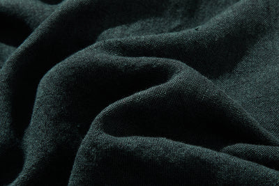 A versatile piece that can be worn for years to come. 100% linen hooded jacket. Fall/winter outerwear. Product code: 250902