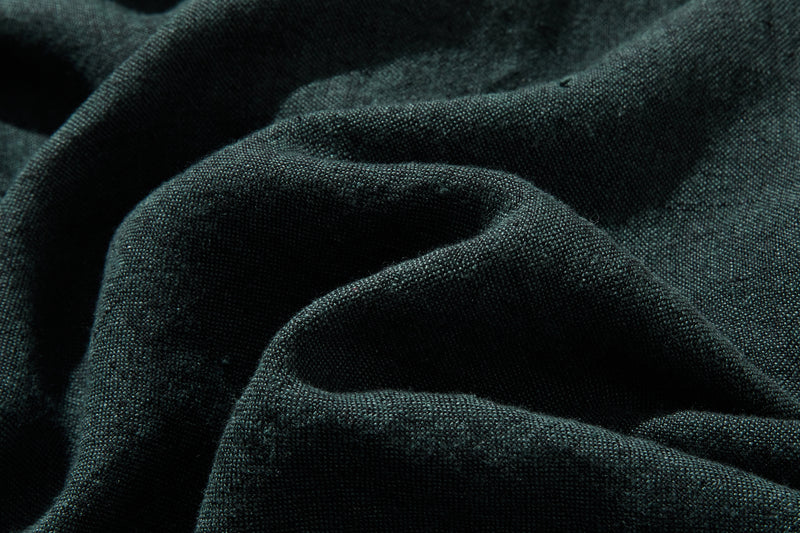 A versatile piece that can be worn for years to come. 100% linen hooded jacket. Fall/winter outerwear. Product code: 250902