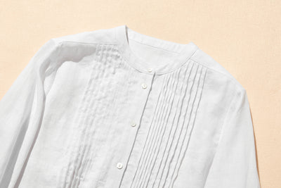 上品な佇まいと、心地よい着心地を兼ね備えた一枚　ピンタックシャツ　リネンシャツブラウス　251007