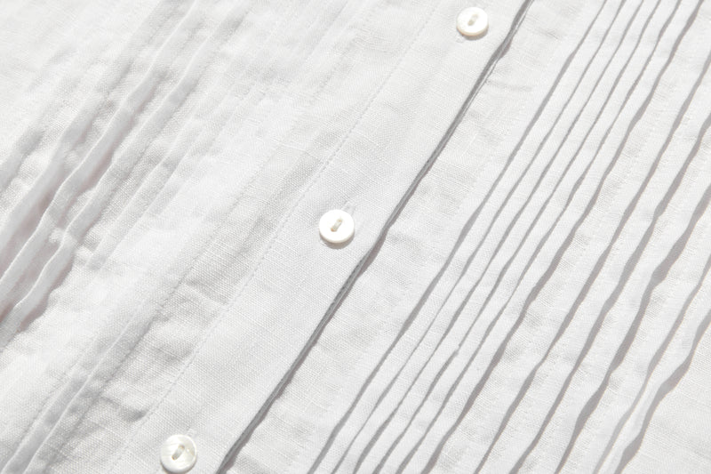 上品な佇まいと、心地よい着心地を兼ね備えた一枚　ピンタックシャツ　リネンシャツブラウス　251007