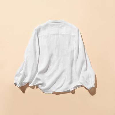 上品な佇まいと、心地よい着心地を兼ね備えた一枚　ピンタックシャツ　リネンシャツブラウス　251007