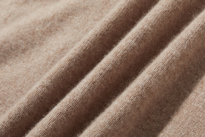 『シンプルだけど、一枚で様になる』カシミヤ100％　タートルネックセーター　厚手　241016