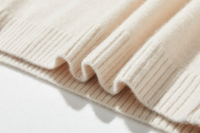 『シンプルだけど、一枚で様になる』カシミヤ100％　タートルネックセーター　厚手　241016