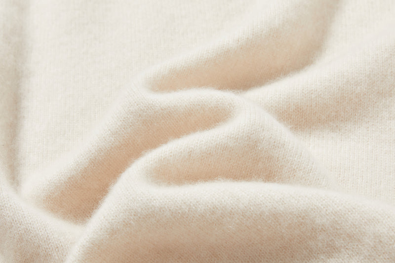 『シンプルだけど、一枚で様になる』カシミヤ100％　タートルネックセーター　厚手　241016