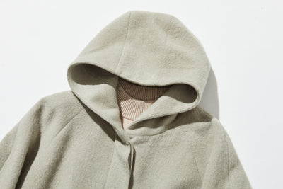 冬のファッションの頼もしい一枚に フード付きハーフコート　ショートコート　251011