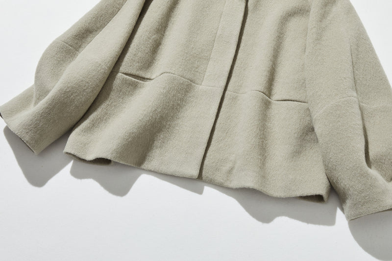 冬のファッションの頼もしい一枚に フード付きハーフコート　ショートコート　251011