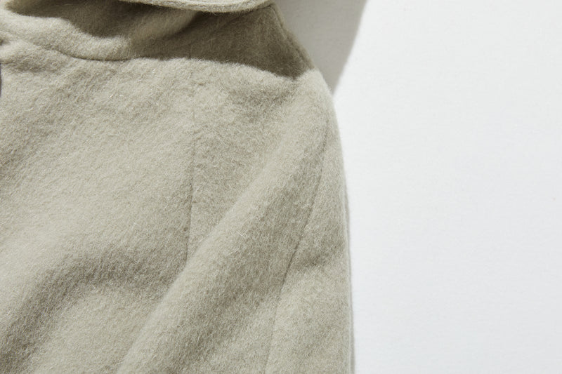 冬のファッションの頼もしい一枚に フード付きハーフコート　ショートコート　251011