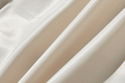 冬のファッションの頼もしい一枚に フード付きハーフコート　ショートコート　251011