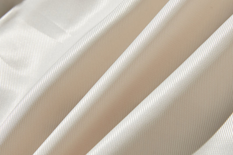 冬のファッションの頼もしい一枚に フード付きハーフコート　ショートコート　251011